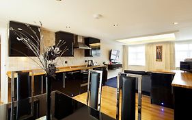 Queens Mansions: Princess Suite